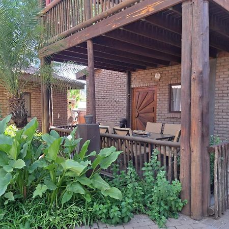 Country Lodge Upington Buitenkant foto