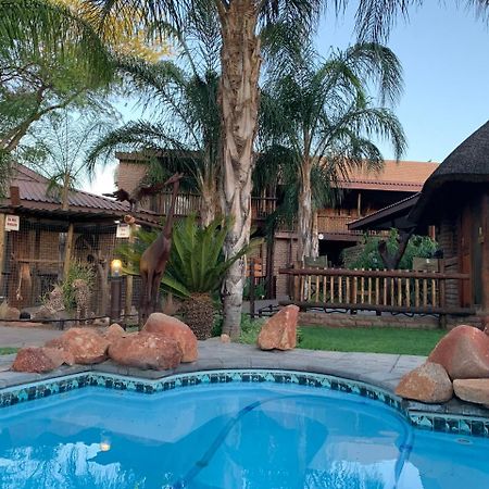Country Lodge Upington Buitenkant foto