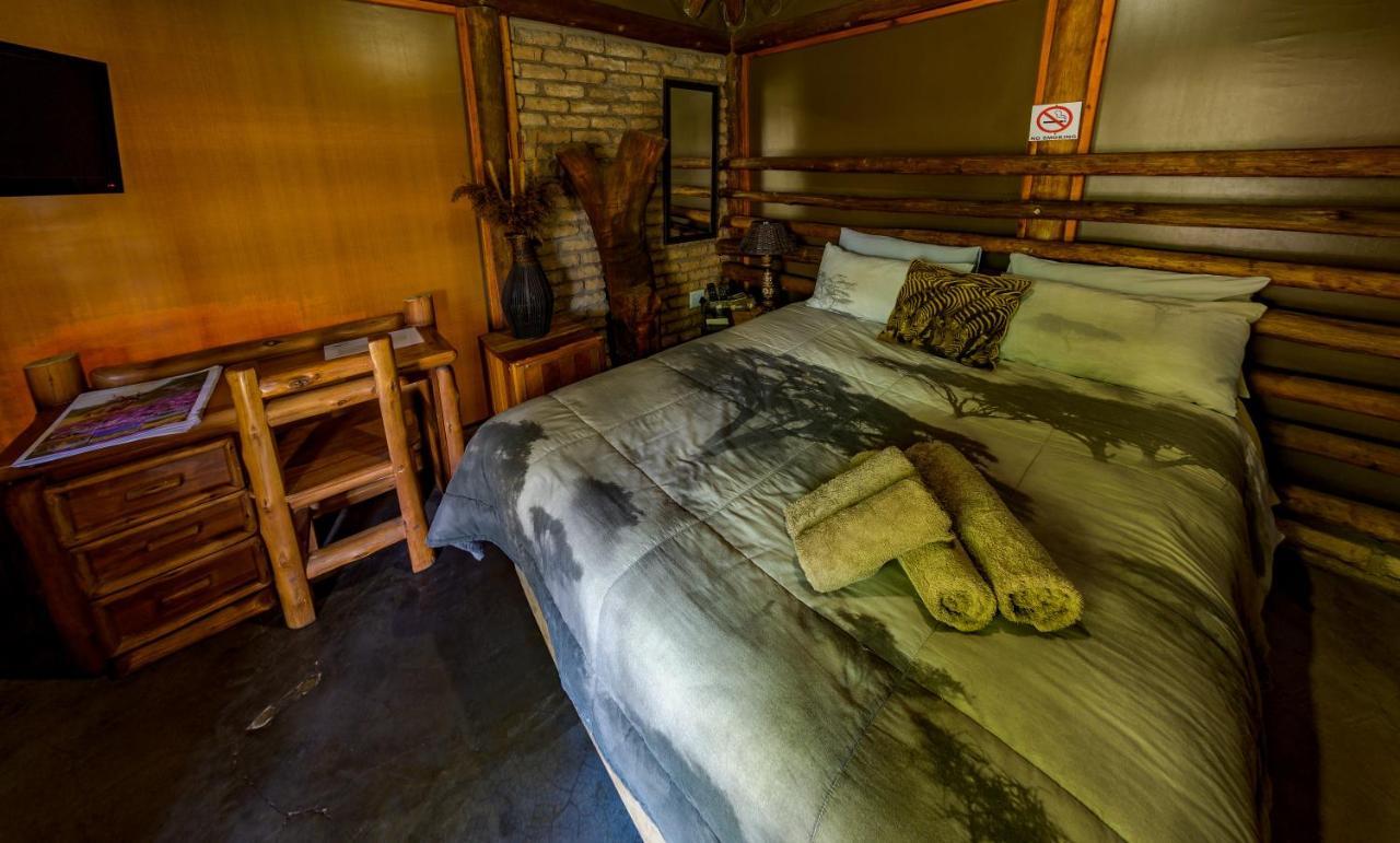 Country Lodge Upington Buitenkant foto