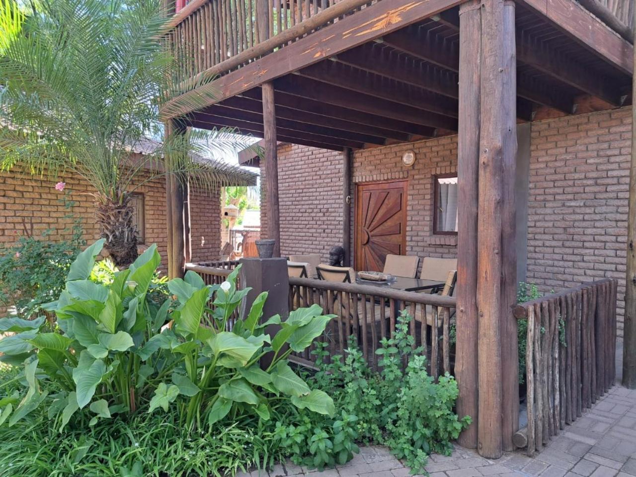 Country Lodge Upington Buitenkant foto