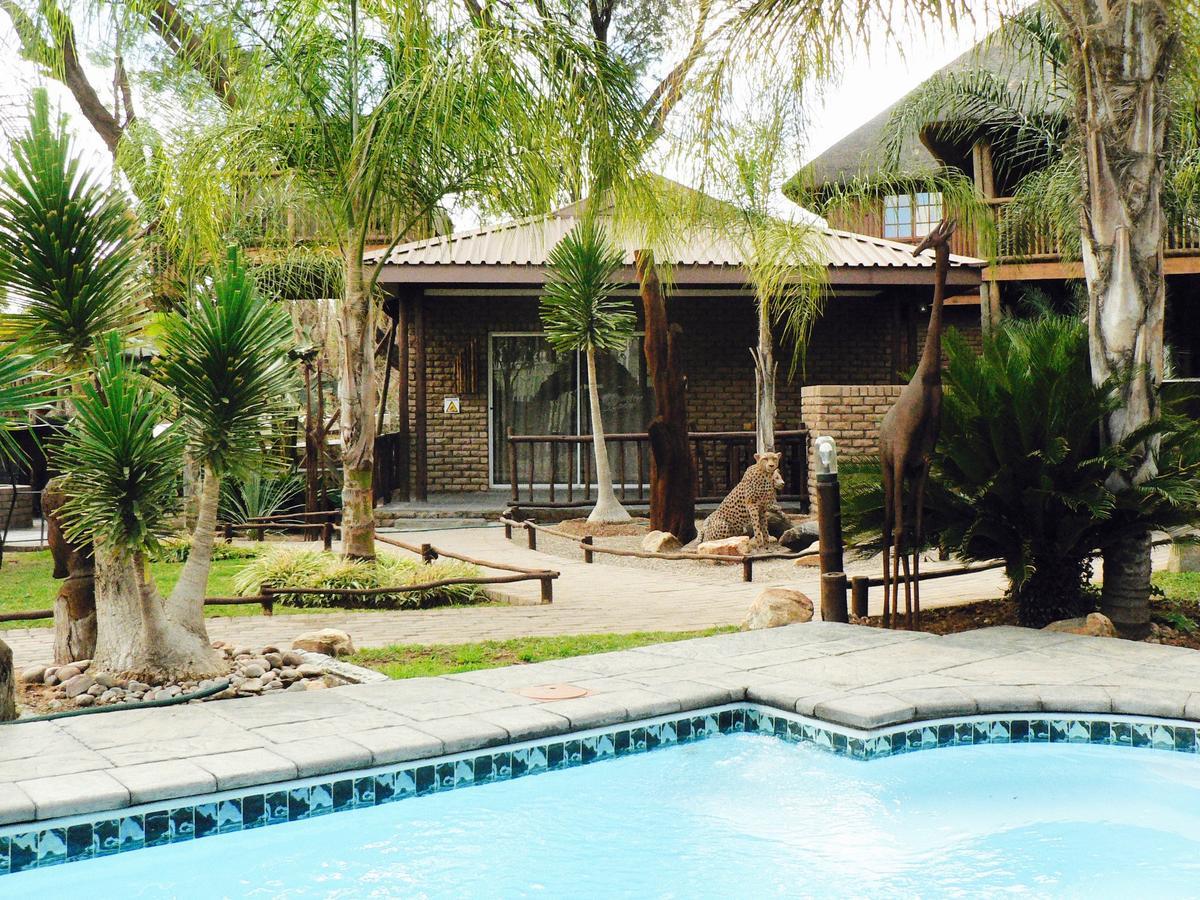 Country Lodge Upington Buitenkant foto