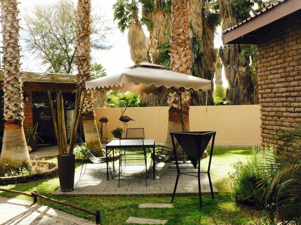 Country Lodge Upington Buitenkant foto