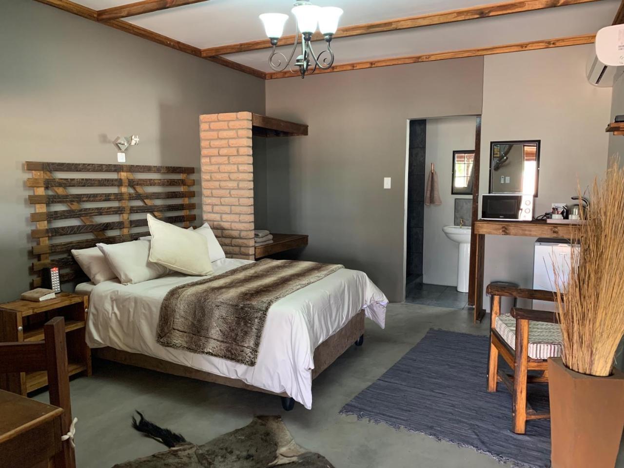 Country Lodge Upington Buitenkant foto