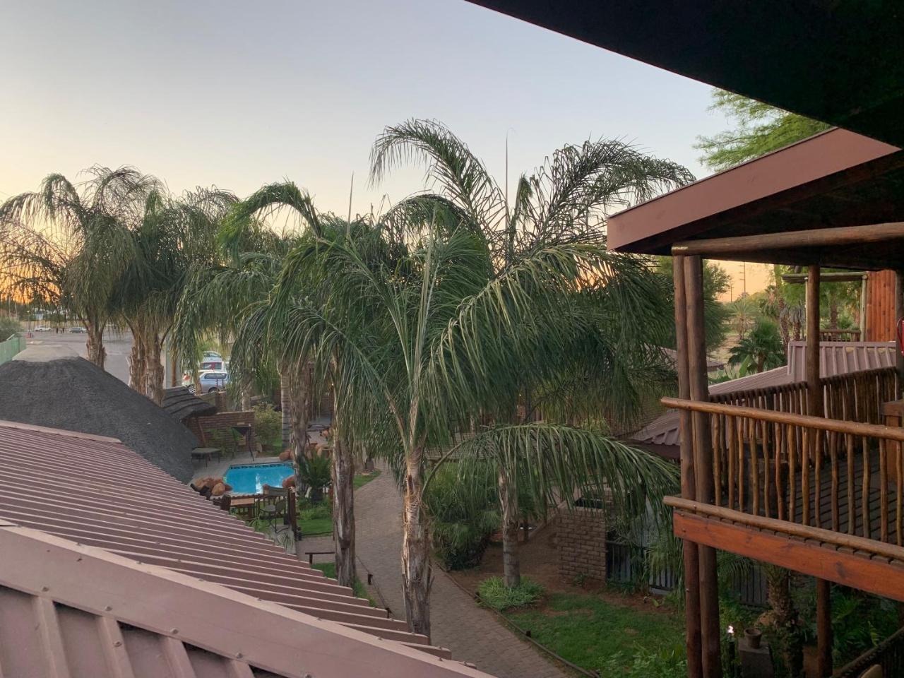 Country Lodge Upington Buitenkant foto