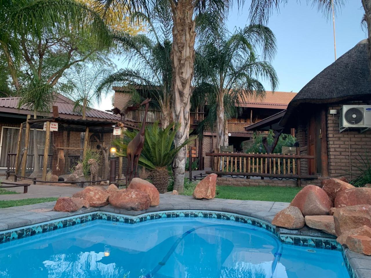 Country Lodge Upington Buitenkant foto