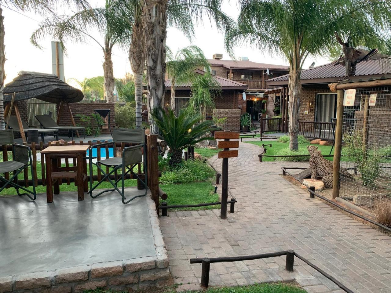 Country Lodge Upington Buitenkant foto