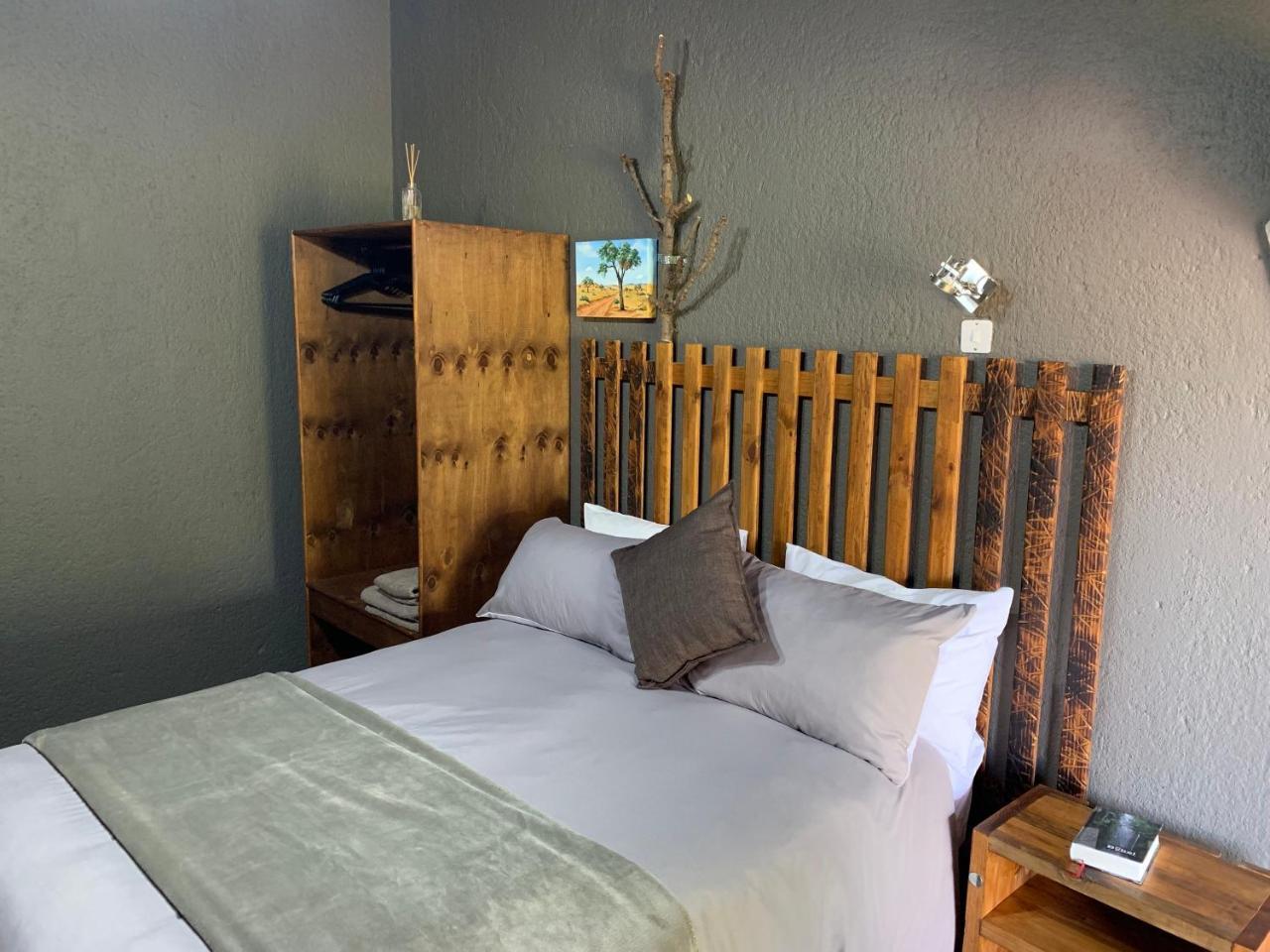 Country Lodge Upington Buitenkant foto