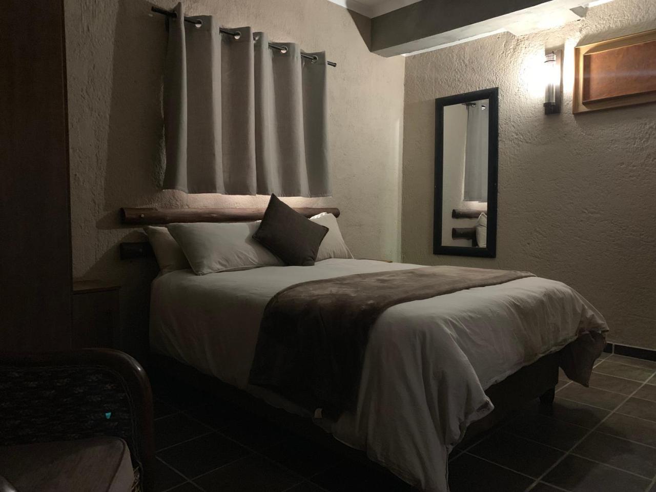 Country Lodge Upington Buitenkant foto