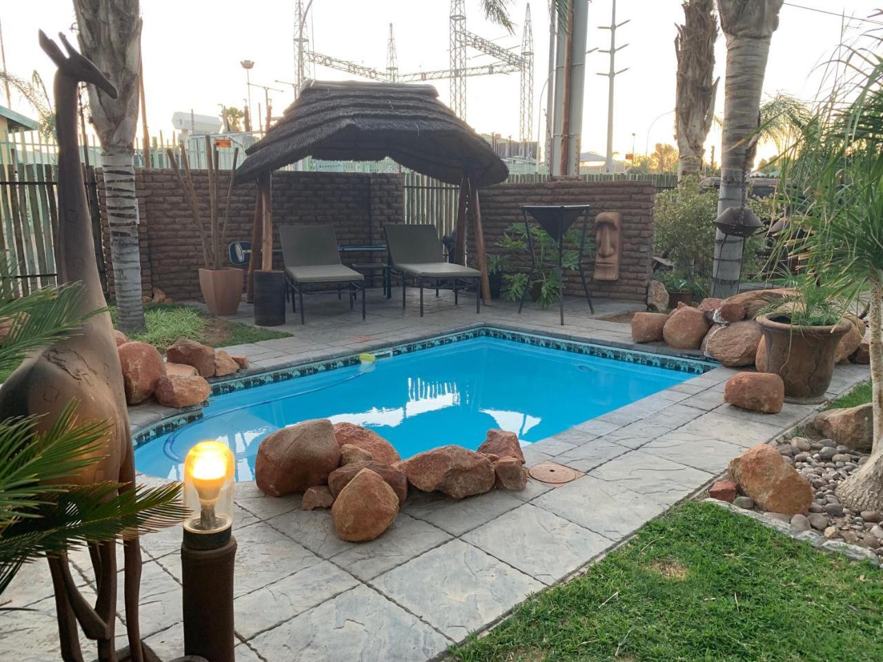 Country Lodge Upington Buitenkant foto