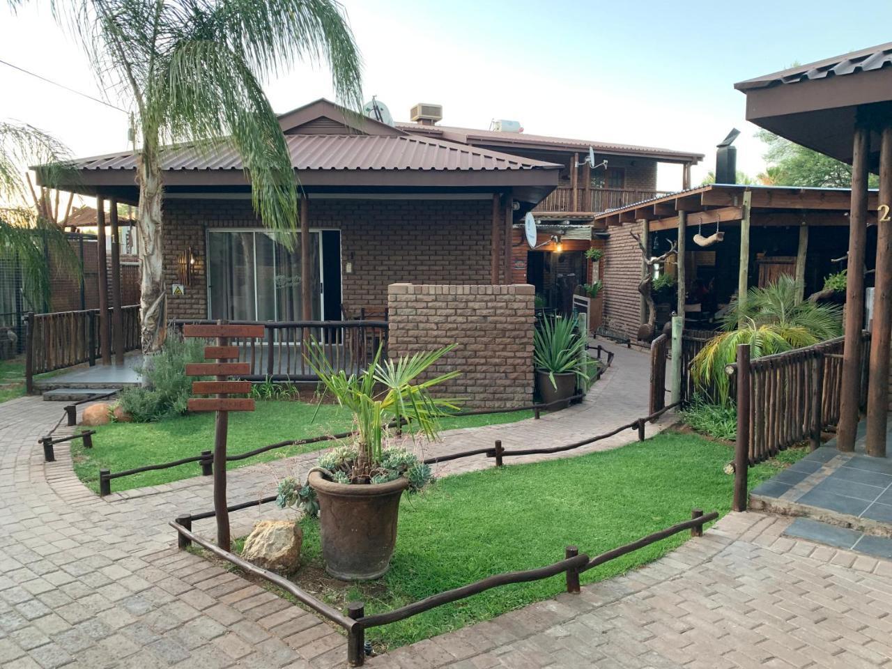 Country Lodge Upington Buitenkant foto
