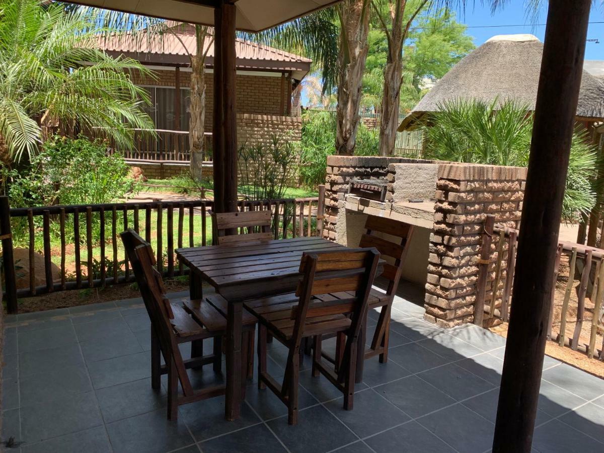 Country Lodge Upington Buitenkant foto
