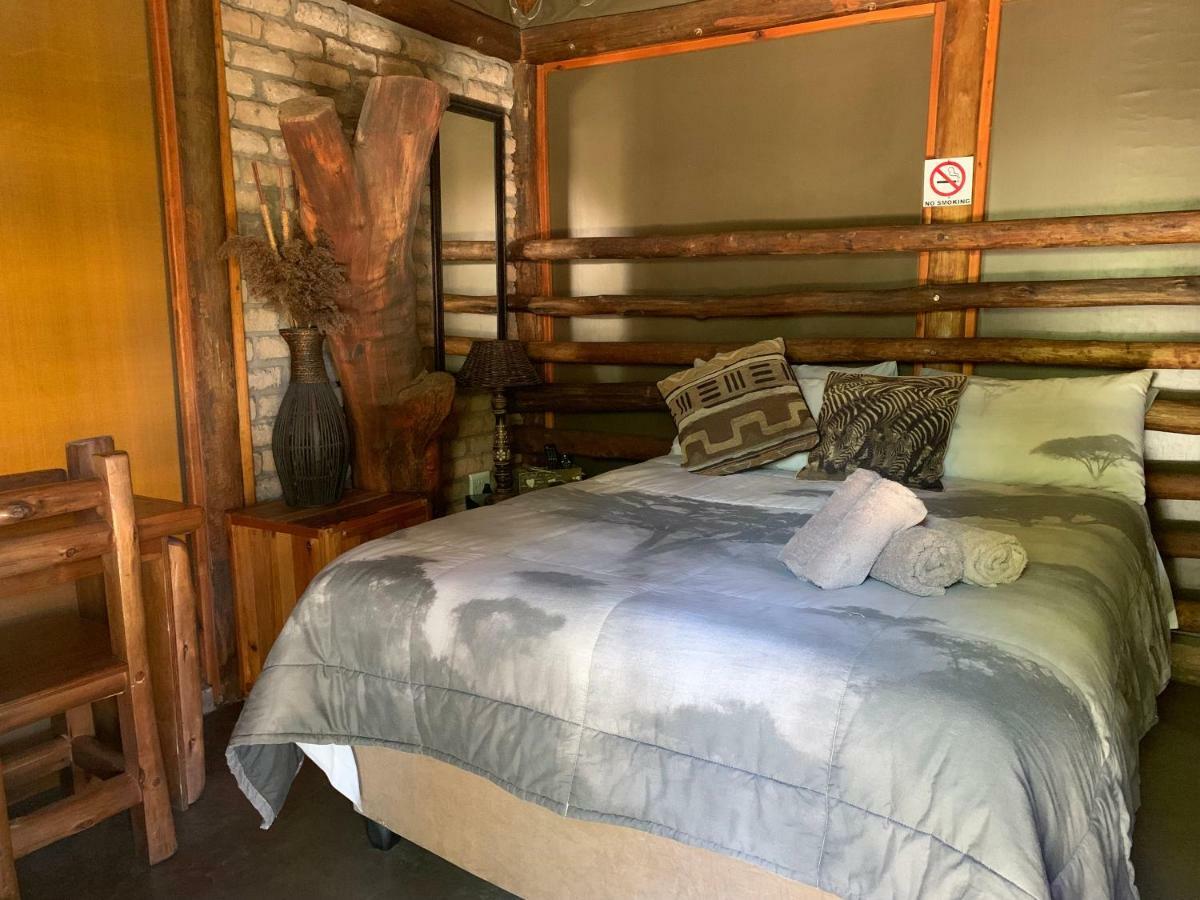 Country Lodge Upington Buitenkant foto