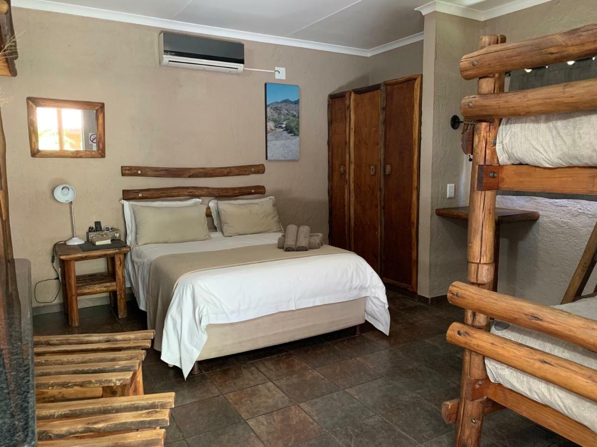 Country Lodge Upington Buitenkant foto