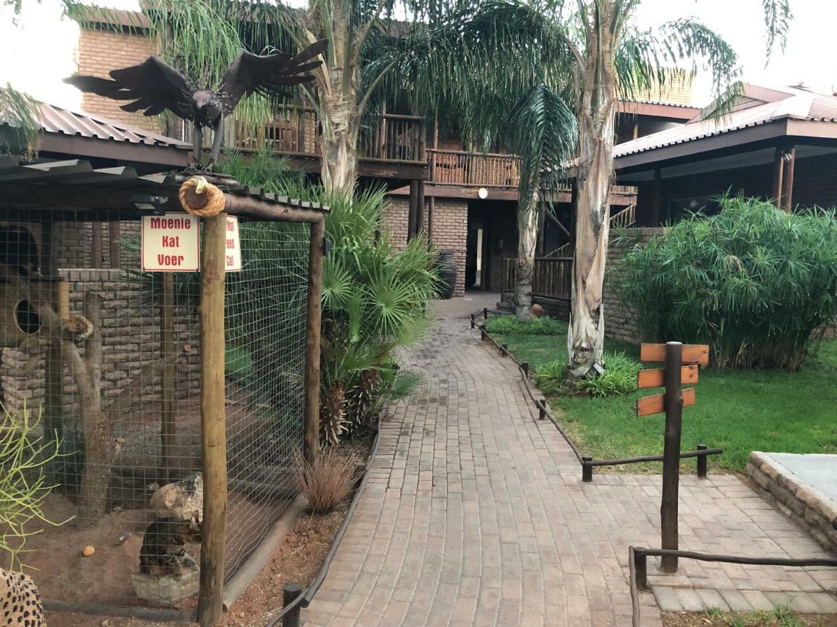 Country Lodge Upington Buitenkant foto