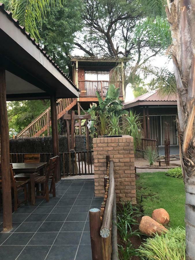 Country Lodge Upington Buitenkant foto