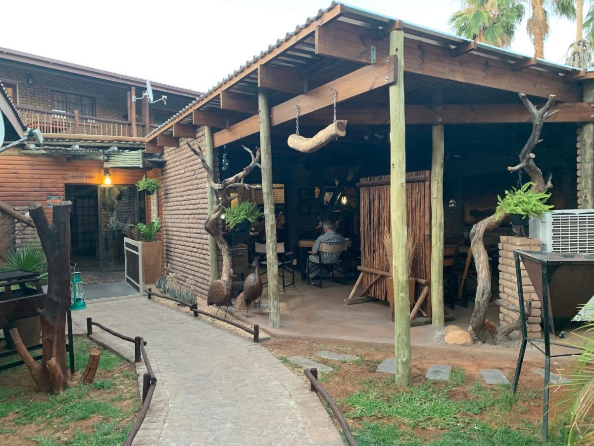 Country Lodge Upington Buitenkant foto