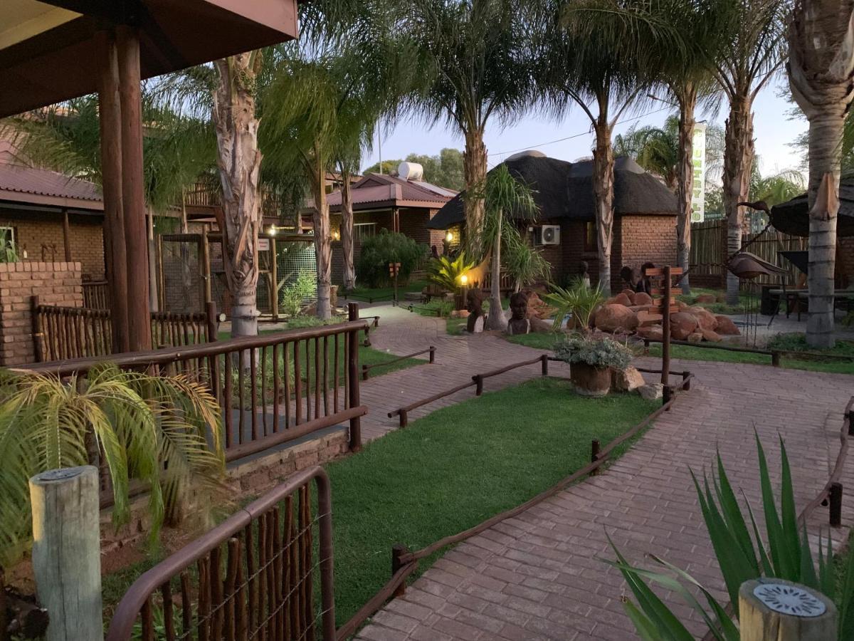 Country Lodge Upington Buitenkant foto