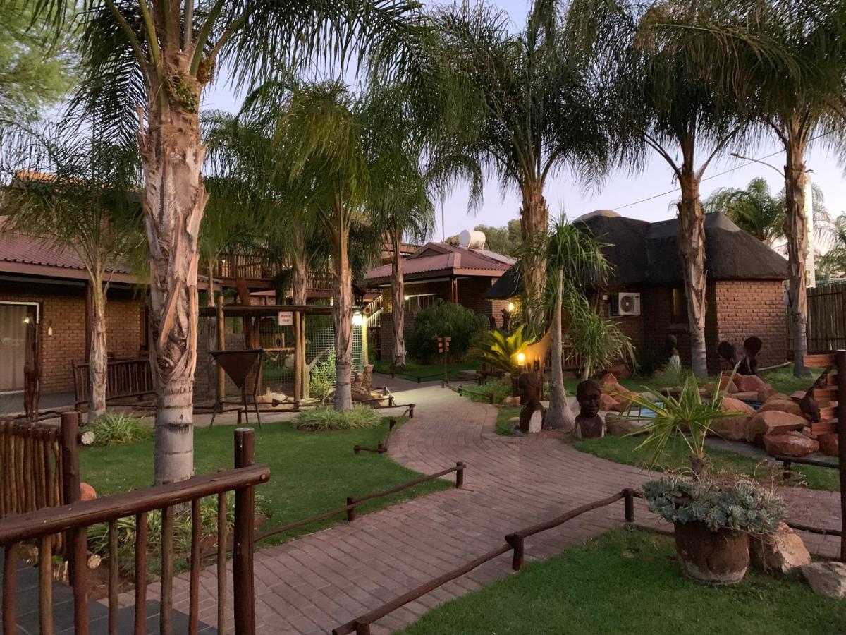Country Lodge Upington Buitenkant foto