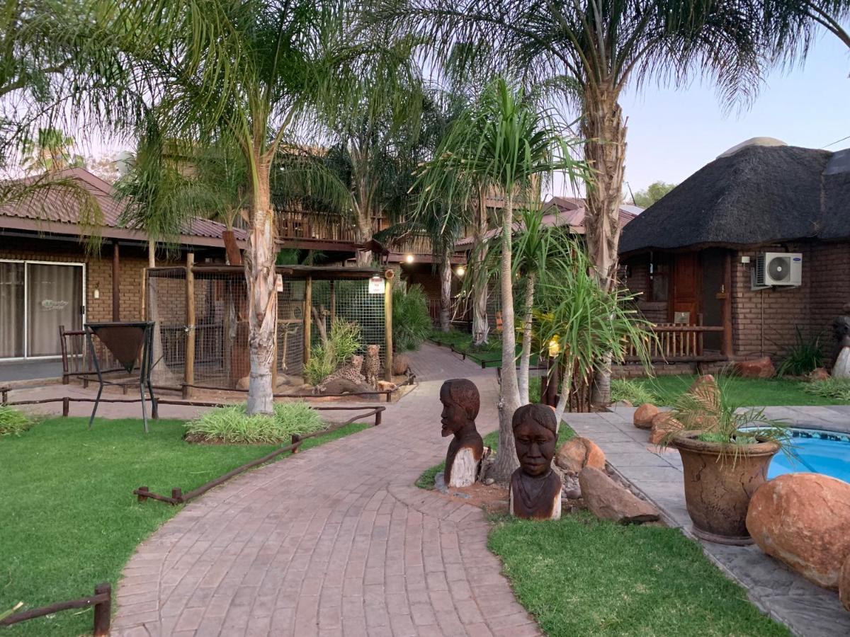 Country Lodge Upington Buitenkant foto